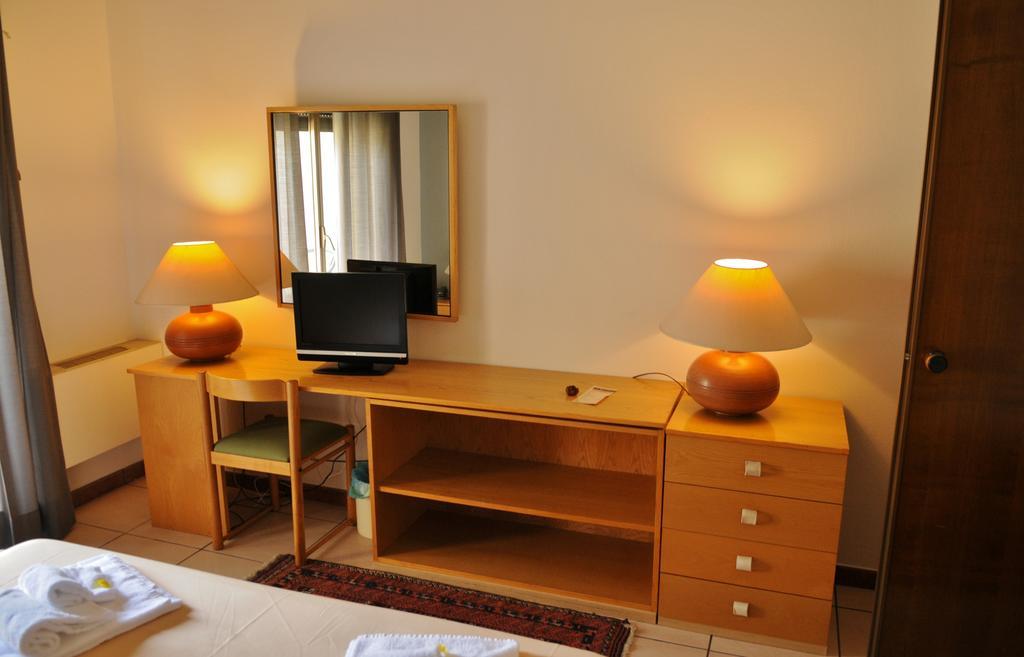 Hotel Rasula Alta Gravina di Catania Bagian luar foto