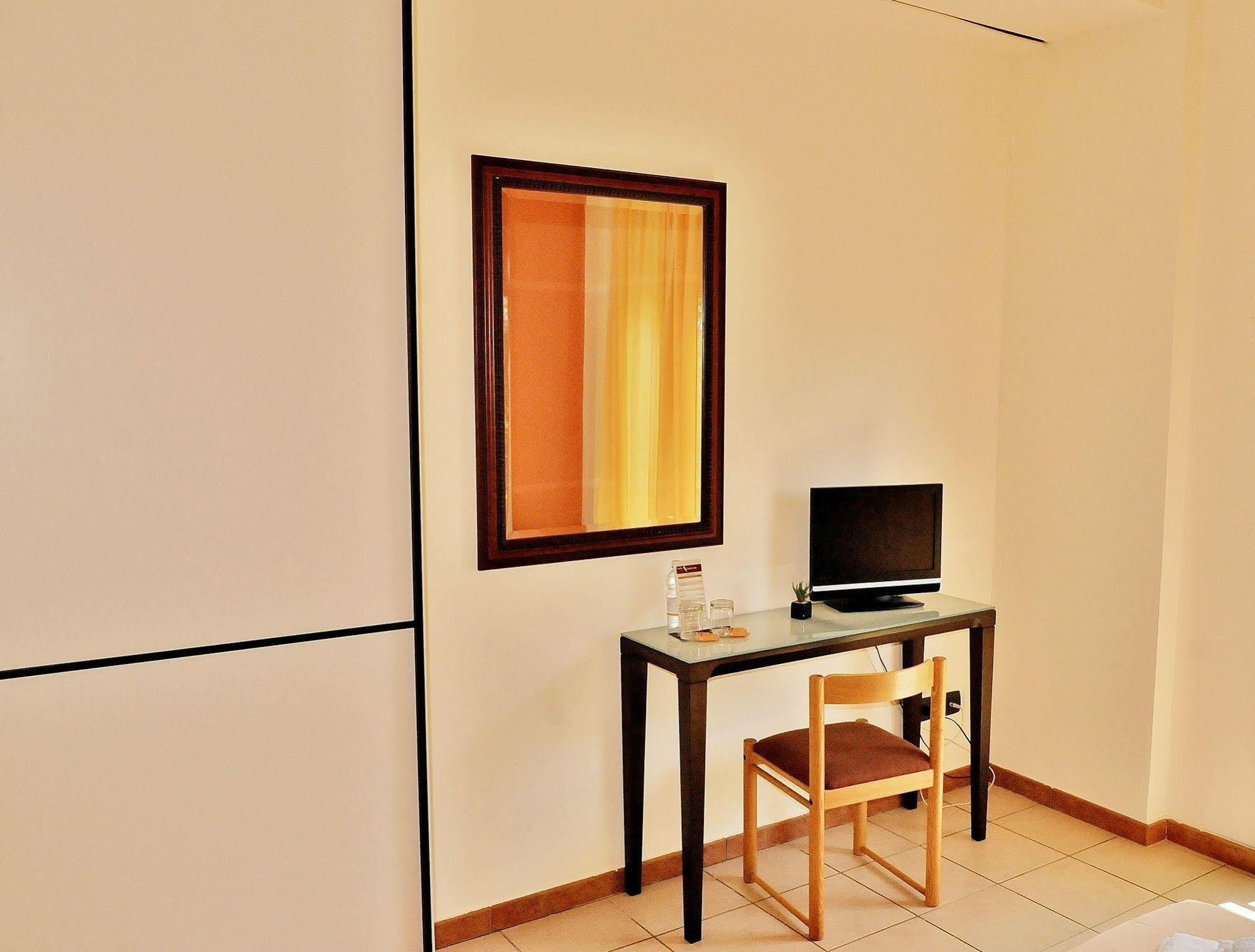 Hotel Rasula Alta Gravina di Catania Bagian luar foto