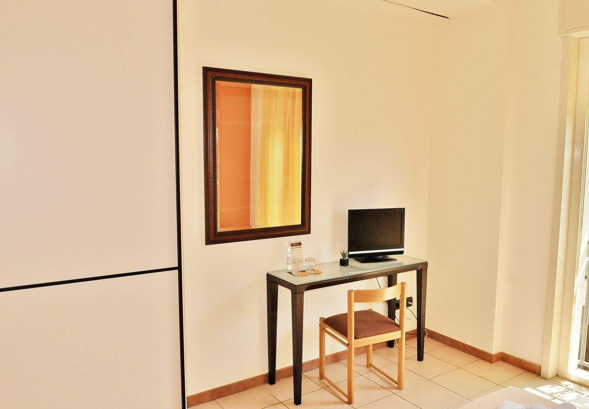 Hotel Rasula Alta Gravina di Catania Bagian luar foto