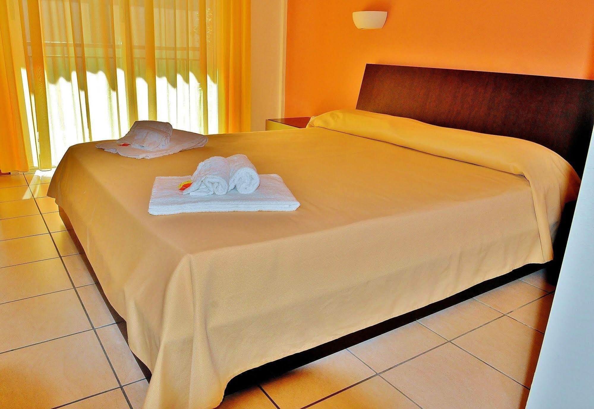Hotel Rasula Alta Gravina di Catania Bagian luar foto
