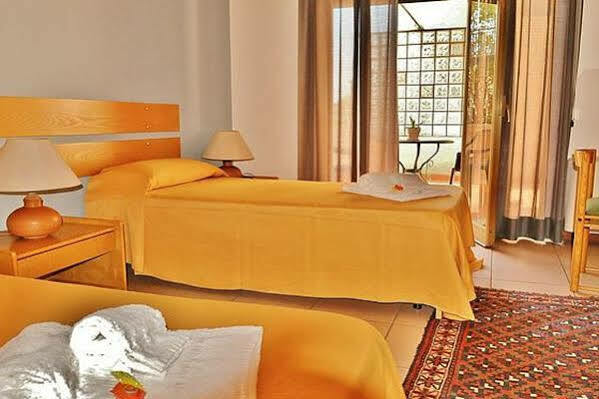 Hotel Rasula Alta Gravina di Catania Bagian luar foto